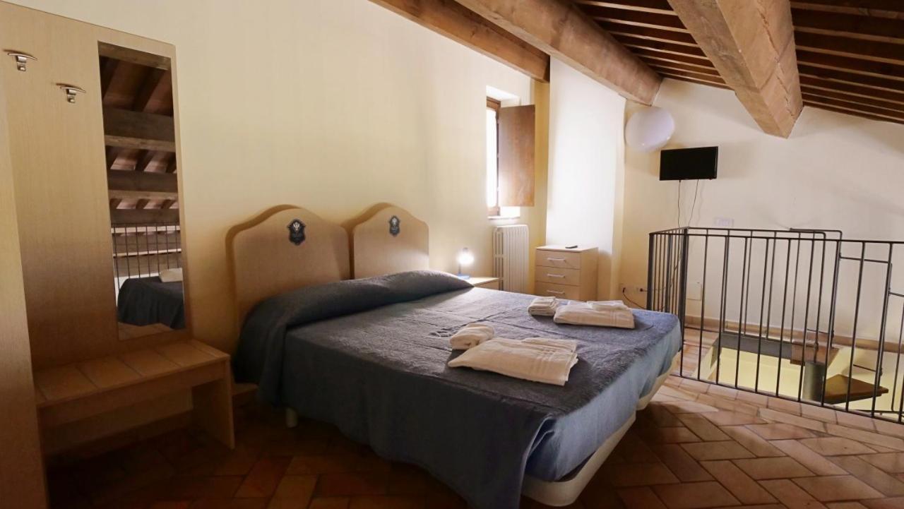 Borgo De' Varano By Hotel I Duchi 加梅里亚诺 外观 照片